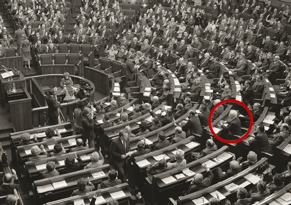 Sprzeciw wobec zmian konstytucji PRL. Narodziny jawnej opozycji antykomunistycznej