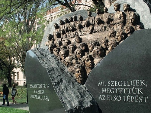 Pomnik w Segedynie upamiętniający powstałą w 1956 r. organizację studencką MEFESZ (fot. szegedma.hu)