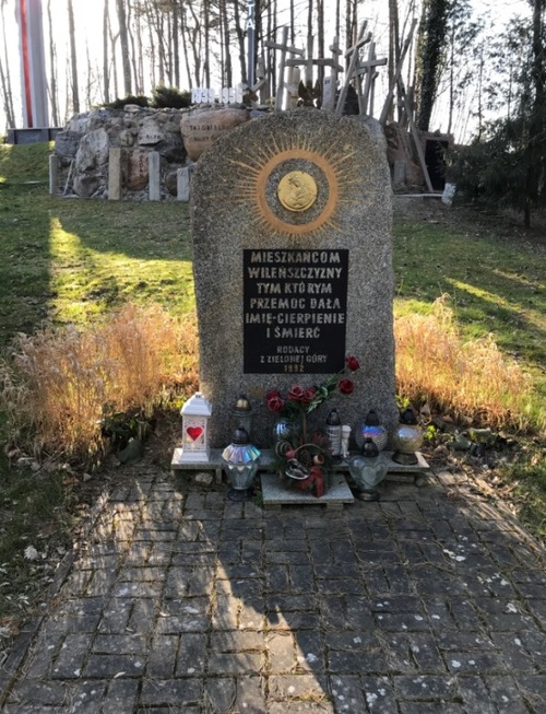 Upamiętnienie na „Zielonogórskiej Golgocie”. Fot. IPN