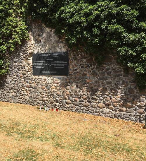 Tablica upamiętniająca Ukraińców niosących pomoc represjonowanym. Fot. IPN