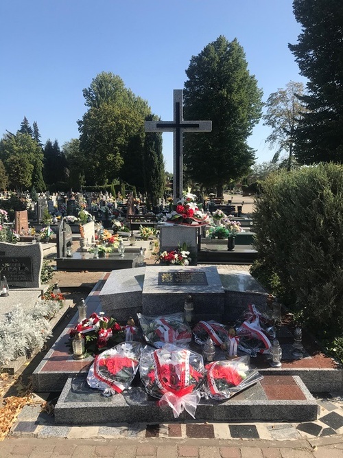 Krzyż Sybiraków na cmentarzu komunalnym w Żaganiu. Fot. IPN