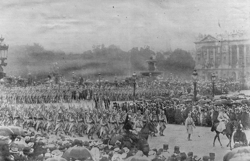 Przemarsz ulicami Paryża oddziałów Armii Polskiej we Francji, lipiec 1918 r. Fot. ze zbiorów NAC