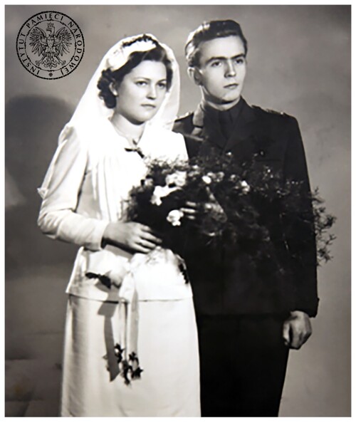 Fotografia ślubna Ryszarda Kuklińskiego i Joanny Kuklińskiej.