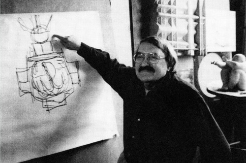 Andrzej Bobrowski „Marek”- żołnierz AK, uczestnik Powstania Warszawskiego, prezes Oddziału Londyn Koła AK, autor projektu Krzyża Armii Krajowej. Na fotografii J. Sawickiego mężczyzna stoi obok rozwieszonego w pionie arkusza z papieru z wyrysowanym projektem Krzyża Armii Krajowej.