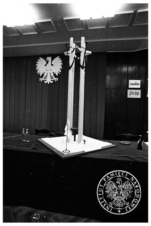 Makieta pomnika Poległych Stoczniowców 1970 w sali BHP w Stoczni im. Lenina w Gdańsku.