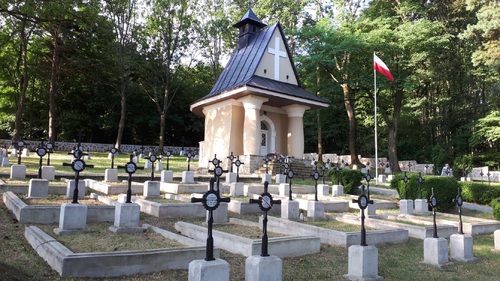 Cmentarz Legionistów Polskich Nr 171 w Łowczówku, położony na wzgórzu Kopaniny. Fot. Jacek Magdoń