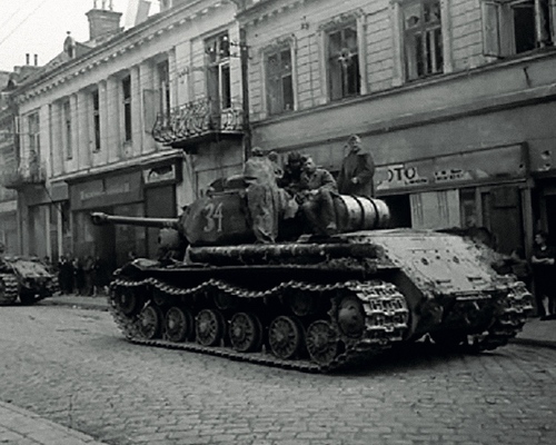 Niemieccy żołnierze jadący na czołgu przez jedną z ulic Rzeszowa