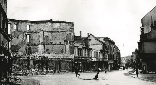 Zdjęcie ruin zburzonego śródmieścia Opola