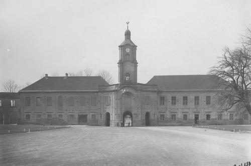 Zamek Radziwiłłów w Ołyce w okresie międzywojennym. Fot. ze zbiorów NAC