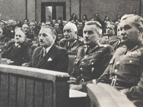 Posiedzenie Sejmu Ustawodawczego w 1947, w pierwszym rzędzie od prawej Stanisław Popławski, Piotr Jaroszewicz i Bolesław Bierut, w drugim rzędzie Karol Świerczewski