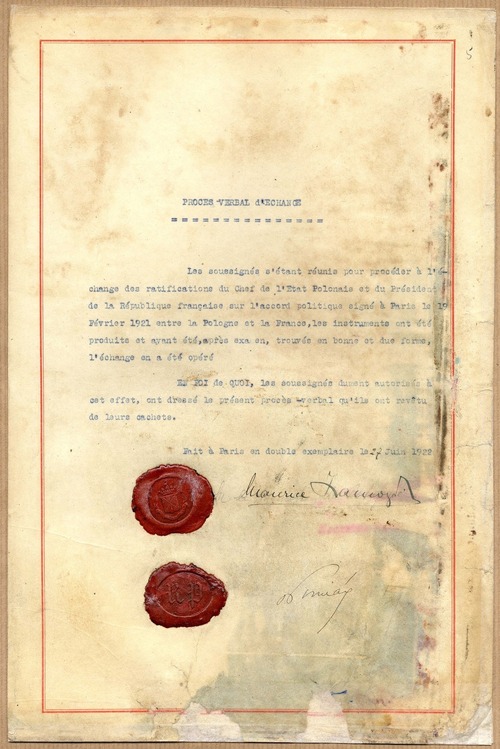 Protokół wymiany ratyfikacji umowy politycznej polsko-francuskiej z 19 lutego 1921 r., podpisany w Paryżu 27 czerwca 1922 r. przez posła RP we Francji Maurycego Zamoyskiego oraz premiera Francji Raymonda Poincaré. Dokument z zasobu Archiwum MSZ w Warszawie