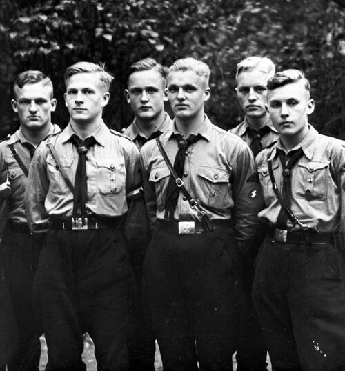 Wybrani przez Urząd Polityki Rasowej chłopcy z Hitlerjugend, 1933 r. Fot. Wikimedia Commons/Bundesarchiv, Bild (CC BY-SA 3.0 de)