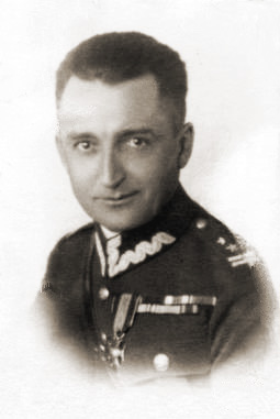 Zdjęcie portretowe generała Augusta Emila Fieldorfa (w mundurze)