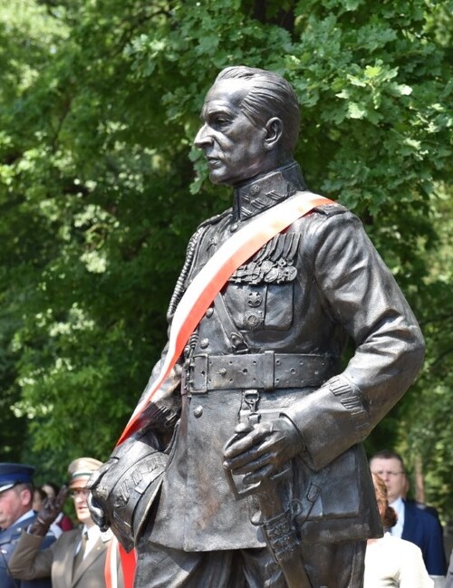Pomnik gen. Bolesława Wieniawy-Długoszowskiego