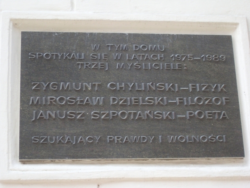 Tablica na kamienicy przy ul. Poselskiej 24 w Krakowie