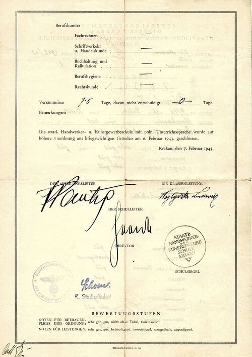 Świadectwo z <i>Kunstgewerbeschule</i> z roku 1943 z adnotacją o zamknięciu szkoły. Fot. Wikimedia (domena publiczna)