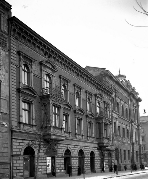 Widok zewnętrzny budynku Akademii Sztuk Pięknych w Krakowie, 1926 r. Fot. ze zbiorów NAC