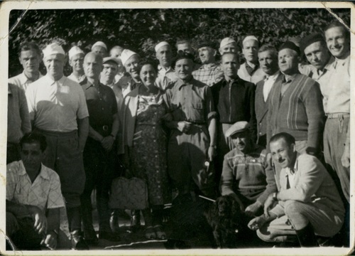 Karol Rómmel z grupą statystów na planie zdjęciowym filmu Krzyżacy, 1959 r. Fot. Ze zbiorów AIPN