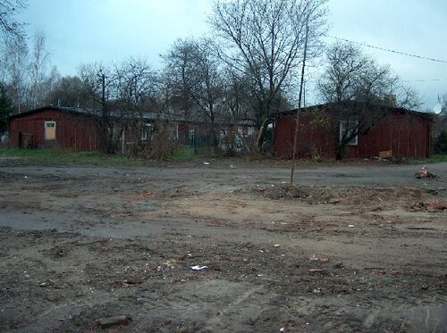 Pozostałości obozowych baraków, 2007 r. Fot. z zasobu AIPN w Poznaniu