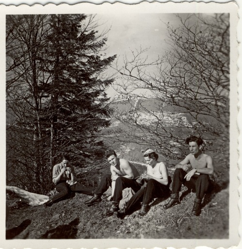 Kazimierz Chmielowski (trzeci z prawej) – Żywiecczyzna, 1948 r.