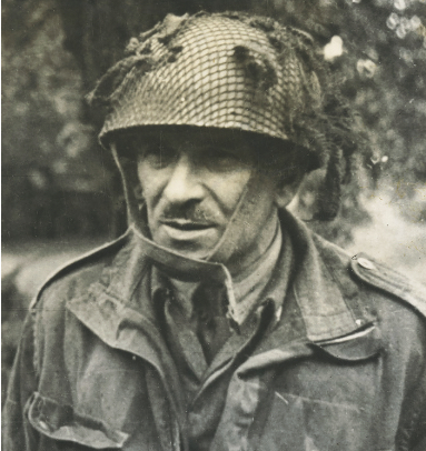 Dowódca Pierwszej Samodzielnej Brygady Spadochronowej generał Stanisław Sosabowski podczas walk w Holandii, wrzesień 1944 r.