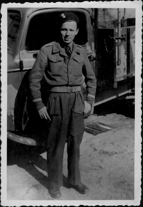 Aleksander Kołodziejczyk podczas pobytu na terenie Niemiec - Geesthacht, 30 marca 1946 r. Fot. z zasobu AIPN