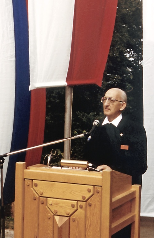 Ksiądz Blachnicki w czasie Marszu Wyzwolenia Narodów organizowanego na trasie Carlsberg – zamek Hambach, 26 VIII 1984 r. Fot. AGRŚŻ