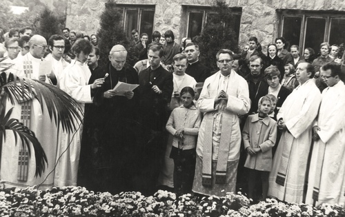 Kardynał Karol Wojtyła zawierza ruch oazowy Niepokalanej, Matce Kościoła