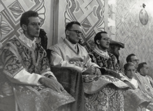 Diakon Franciszek Blachnicki, trzeci z lewej