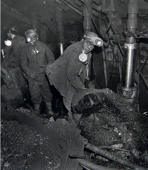 Górny Śląsk i Zagłębie Dąbrowskie w PRL – propaganda i rzeczywistość