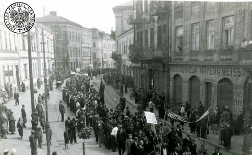 Zdjęcia z różnych uroczystości, manifestacji i pochodów odbywających się w Tarnowie w latach 1920-1939