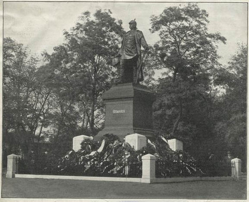 Pomnik Ottona von Bismarcka w Poznaniu, wzniesiony w 1902 r. zrzucony z cokołu w 1919 r.