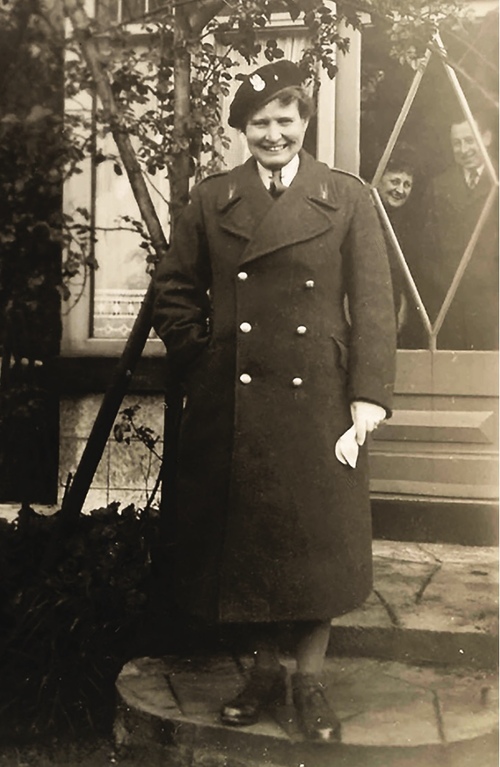 Siostra Laureta w mundurze kaprala PSZ, lata czterdzieste (fot. www.niepokalanki.pl)