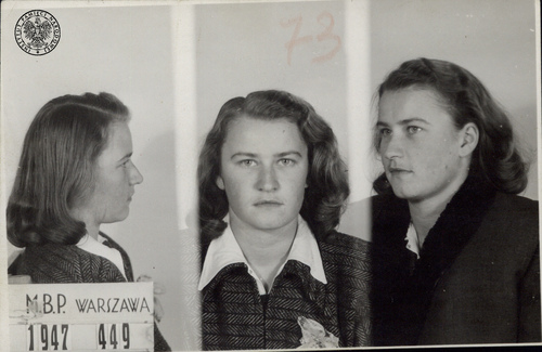 Zdjęcie sygnalityczne Wiesławy Pajdak wykonane w MBP w Warszawie, 1947 r. Fot. z zasobu AIPN