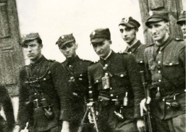 „Vis” i czternaście kul. Śmierć starszego strzelca Jana Żbikowskiego