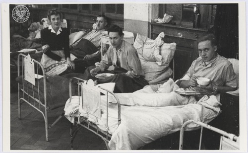 Field hospital on Złota 22 Street. Author: Henryk Śmigacz. Photo from the album with pictures from the Warsaw Uprising and after the war, which is part of Henryk Śmigacz’s private archives, acquired by the Institute of National Remembrance as part of the project The Archive Full of Remembrance (Photo from the collections of the Institute of National Remembrance)