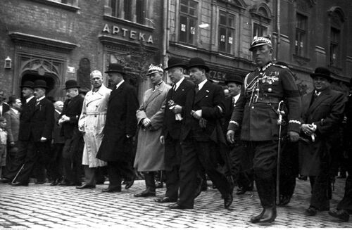 5 sierpnia 1934 roku. Zjazd legionistów w Krakowie. W pierwszym rzędzie od prawej generał Bernard Mond