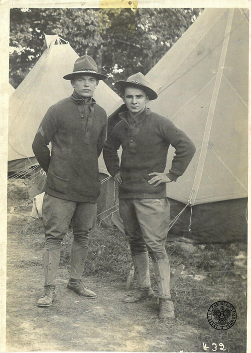 Gustaw Pieprzny, pierwszy z prawej, w okresie służby w Gwardii Narodowej Stanów Zjednoczonych