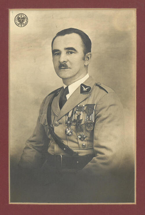 Fotografia portretowa Gustawa Pieprznego w mundurze Sokolstwa Polskiego w Ameryce