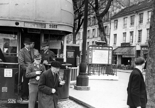 Wejście do metra na Champs Elysees w Paryżu, 1944 r. Fot. z zasobu NAC