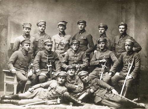 Andrzej Hałaciński jako legionista (pierwszy od lewej w drugim rzędzie)