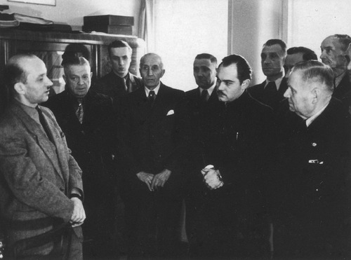 Władysław Wolski (pierwszy z lewej), właśc. Antoni Jan Piwowarczyk (1901–1976) – pierwszy dyrektor Państwowego Urzędu Repatriacyjnego. Fot. ze zbiorów NAC