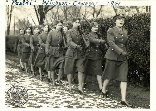 Pomocnicza Służba Kobiet w centrum szkolenia ochotników do Polskich Sił Zbrojnych w m. Windsor, 1941 r. (fot. z zasobu IPN)
