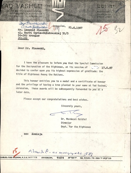 Pismo informujące o przyznaniu Leopoldowi Piaseckiemu medalu Sprawiedliwy wśród Narodów Świata. Fot. z zasobu AIPN