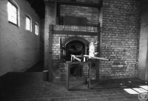 Piec krematoryjny znajdujący się we wnętrzu obozowego krematorium w KL Ravensbrück (fot. z zasobu IPN)