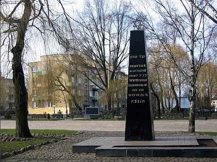 Pomnik Bohaterów Getta. Cmentarz żydowski w Białymstoku (fot. http://www.info.bialystok.pl)