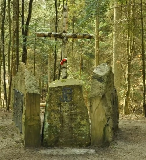 Wykus – mogiła warszawiaków. Fot. Marek Jedynak (IPN)