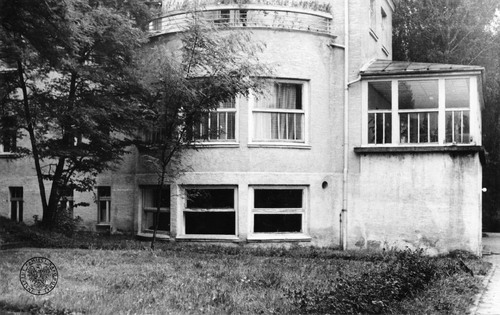 Widok na szpital uzdrowiskowy w Połczynie-Zdroju w 1972 r. W czasie wojny w tym budynku mieścił się ośrodek („dom macierzyństwa”) Lebensbornu (fot. z zasobu IPN)
