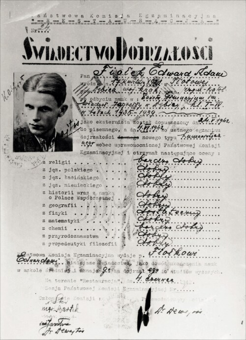 Świadectwo maturalne Edwarda Adama Fiołka wydane przez konspiracyjną Państwową Komisję Egzaminacyjną pod przewodnictwem doktora Gabriela Brzęka pseudonim Dewajtis