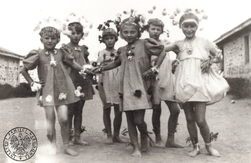 Children’s neighbourhood in Balachadi, near Jamnagar. Children from the Balachadi orphanage. The photograph comes from the collection <i>Poles’ Club in India 1942-1948</i>  from the archives of the Institute of National Remembrance.